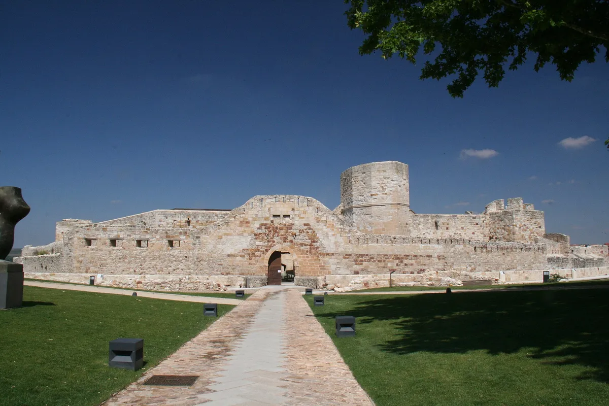 Zamora: one of the places this quest takes you.