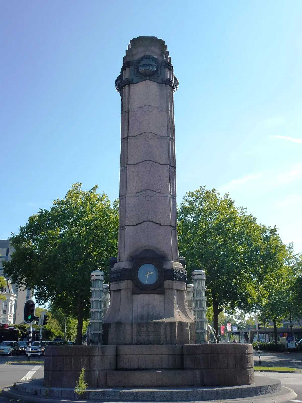 Quack-monument, Nijmegen: where your mission begins.