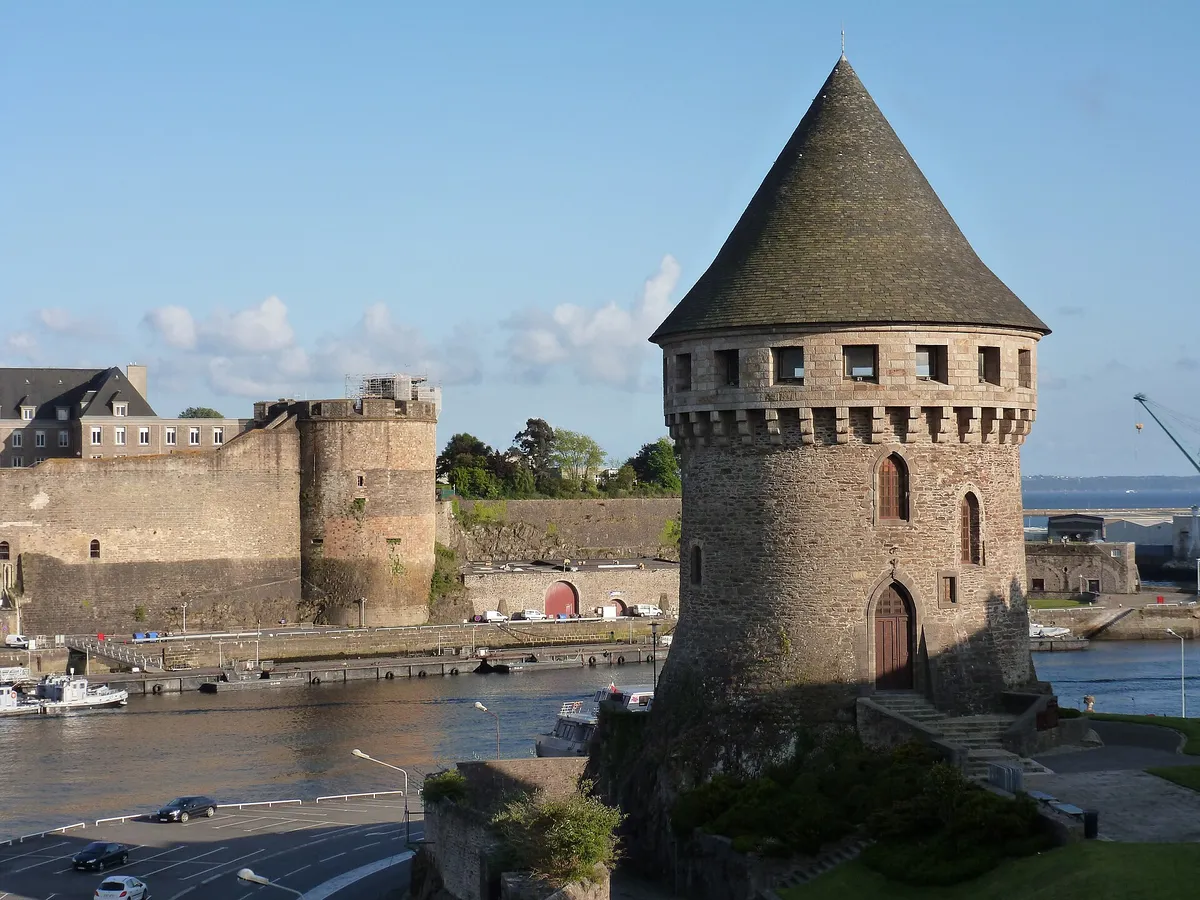 A view in Brest, where this quest is played