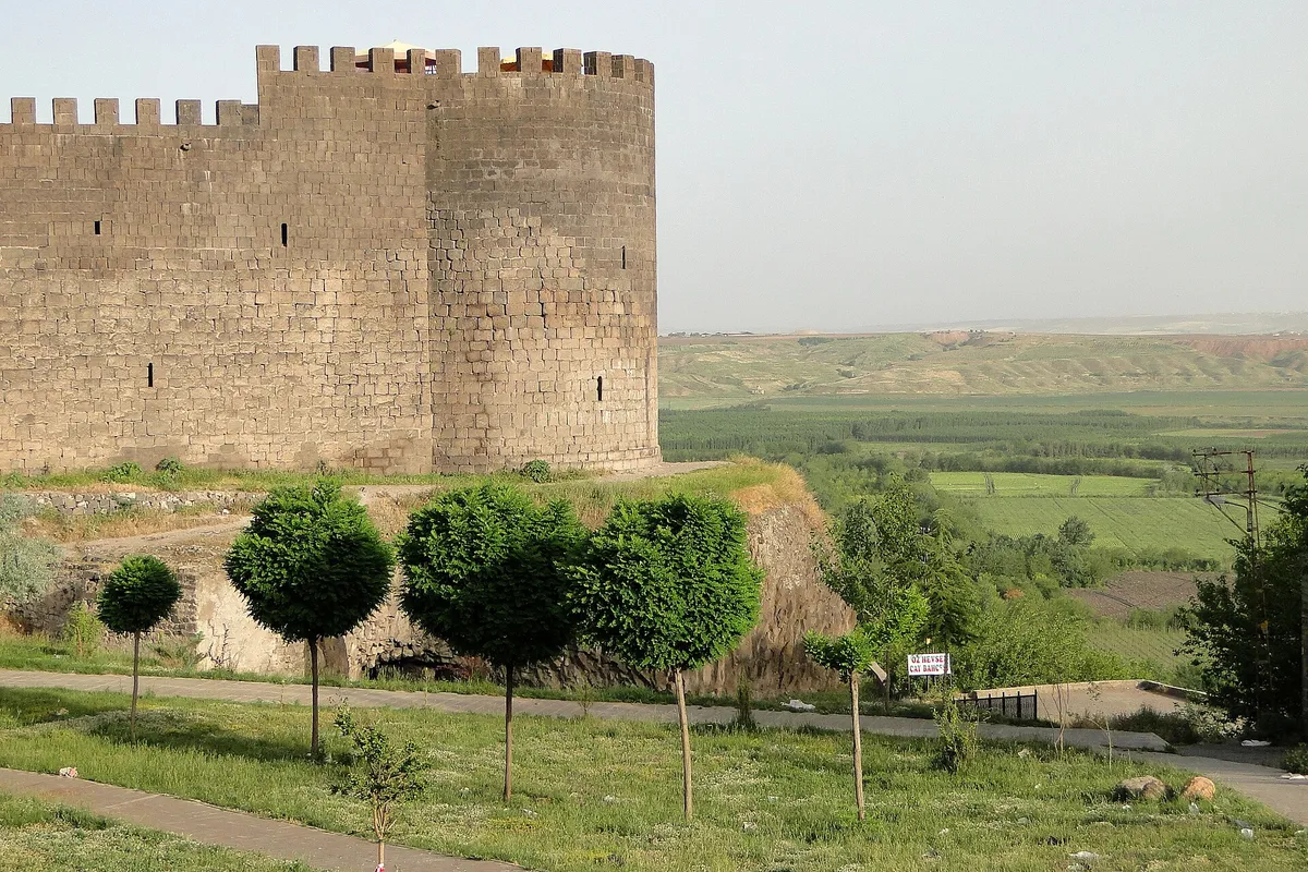 A view in Diyarbakır, where this quest is played