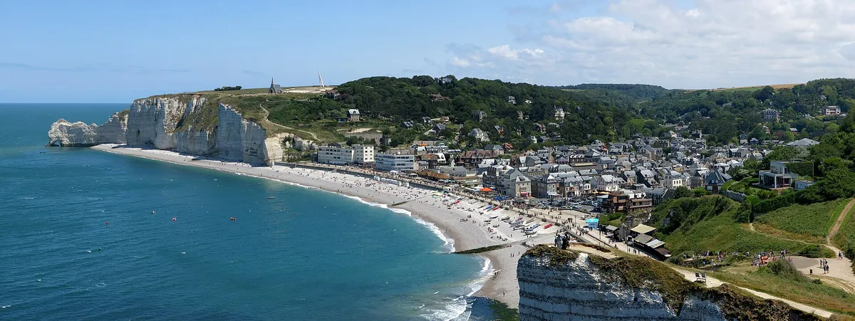A view in Étretat, where this quest is played