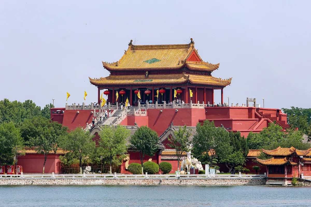 A view in Kaifeng, where this quest is played
