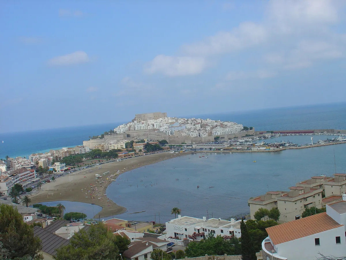 A view in Peñíscola, where this quest is played