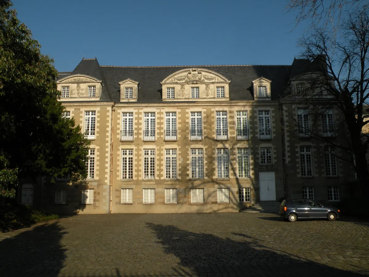 A view in Rennes, where this quest is played