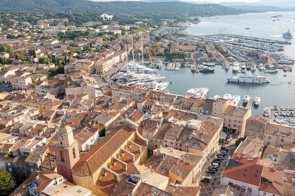 A view in Saint-Tropez, where this quest is played