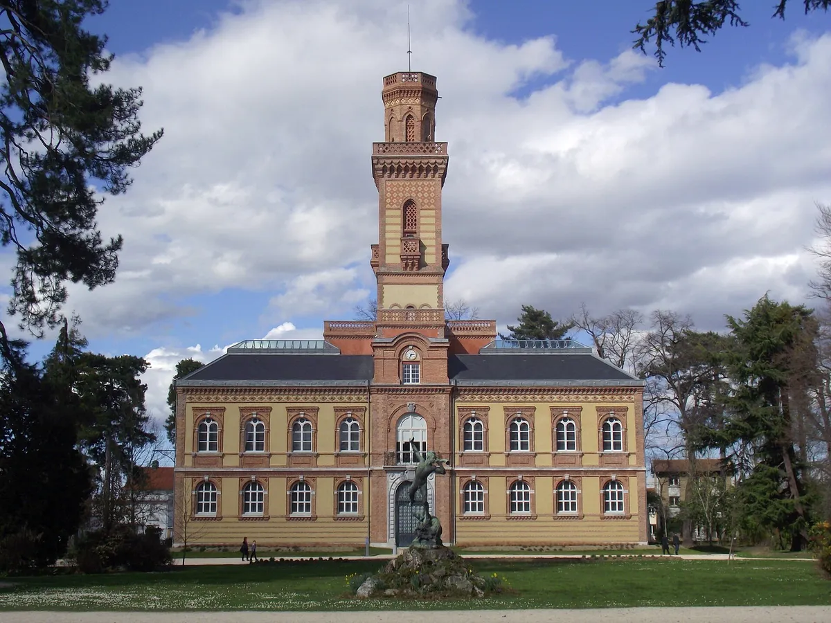 A view in Tarbes, where this quest is played