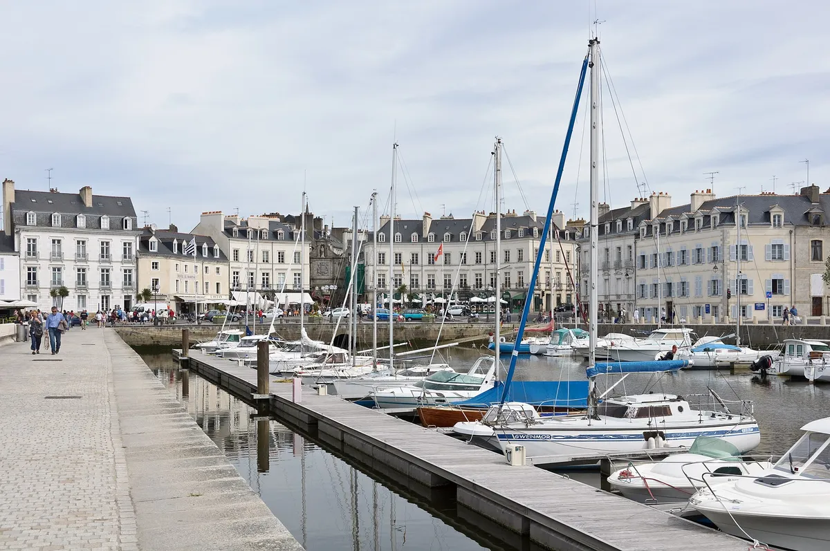 A view in Vannes, where this quest is played