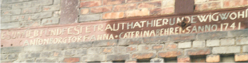 The inscription „Anton Borgtorf + Anna Catharina Behrens, Anno 1741“ carved into the sill timber of the stable building.