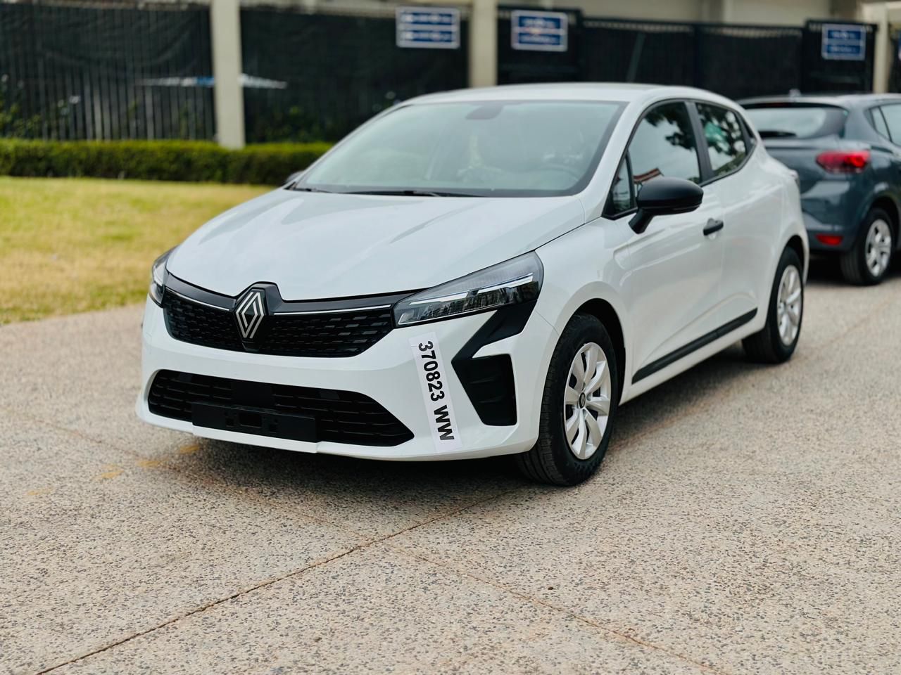 location voiture maroc Renault Blanc