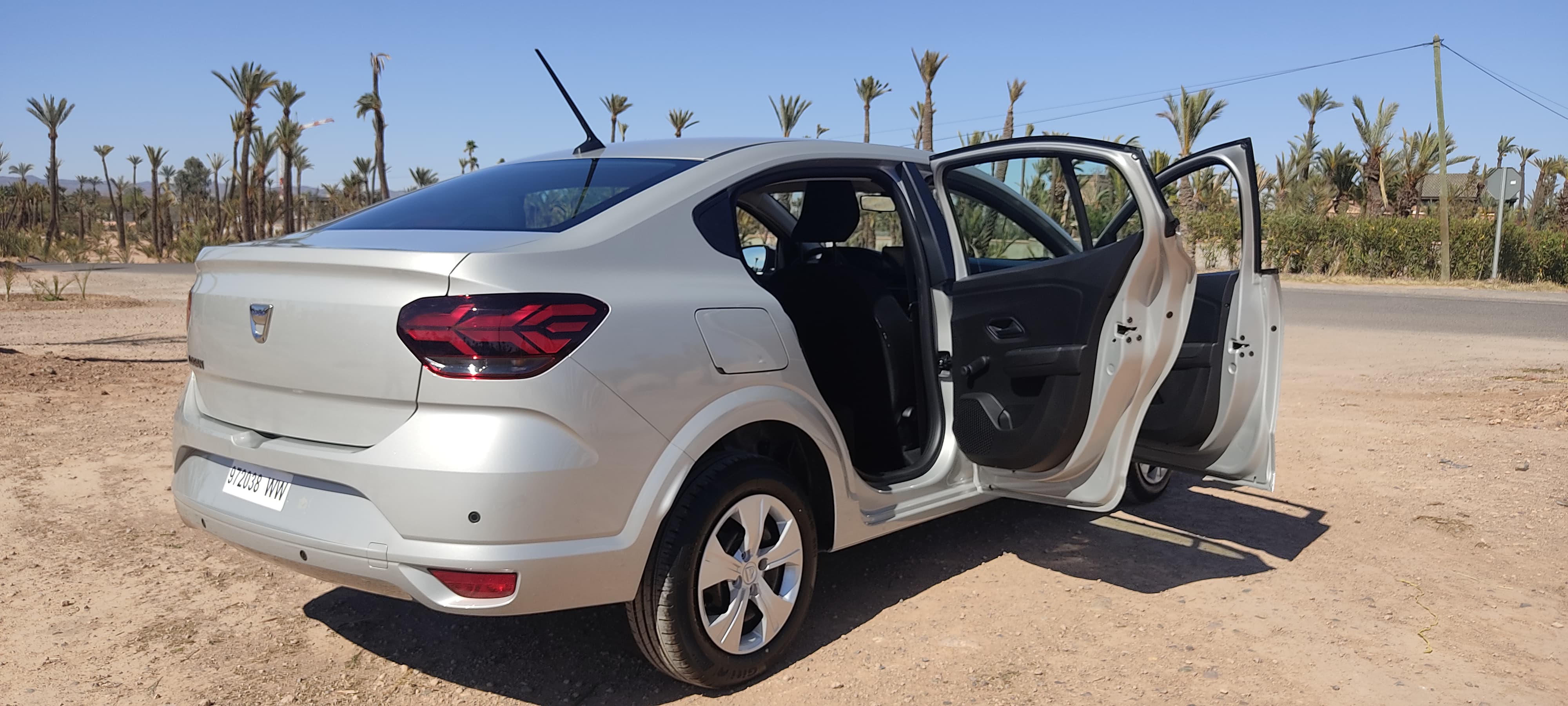 location voiture maroc Dacia Blanche