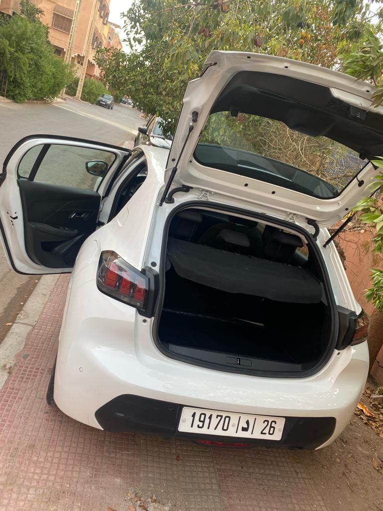 location voiture maroc Peugeot Blanc noir gris rouge jaune 