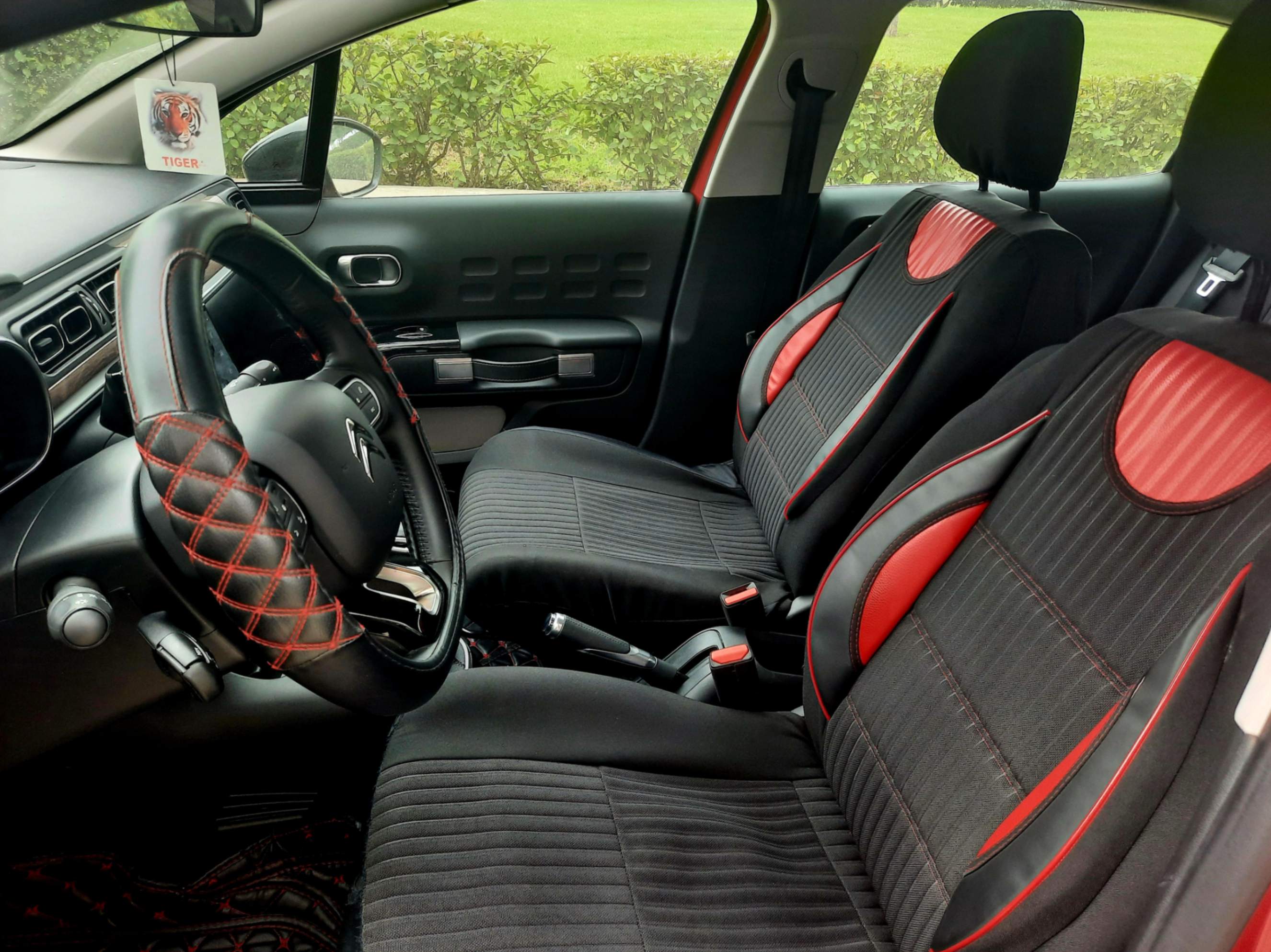location voiture maroc Citroen Rouge