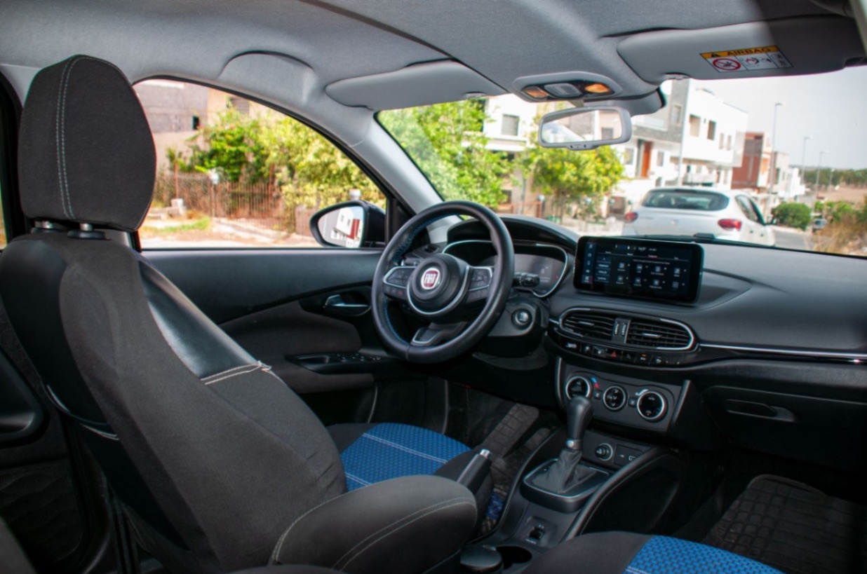 location voiture maroc Fiat Noire