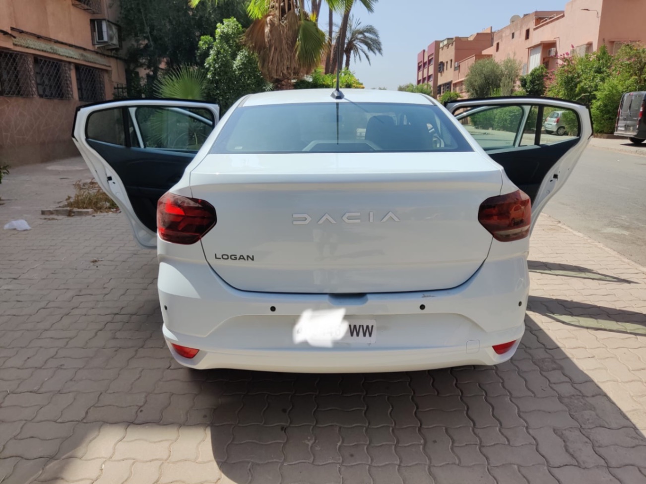 location voiture maroc Dacia Blanc , noir,Noir,Blanc