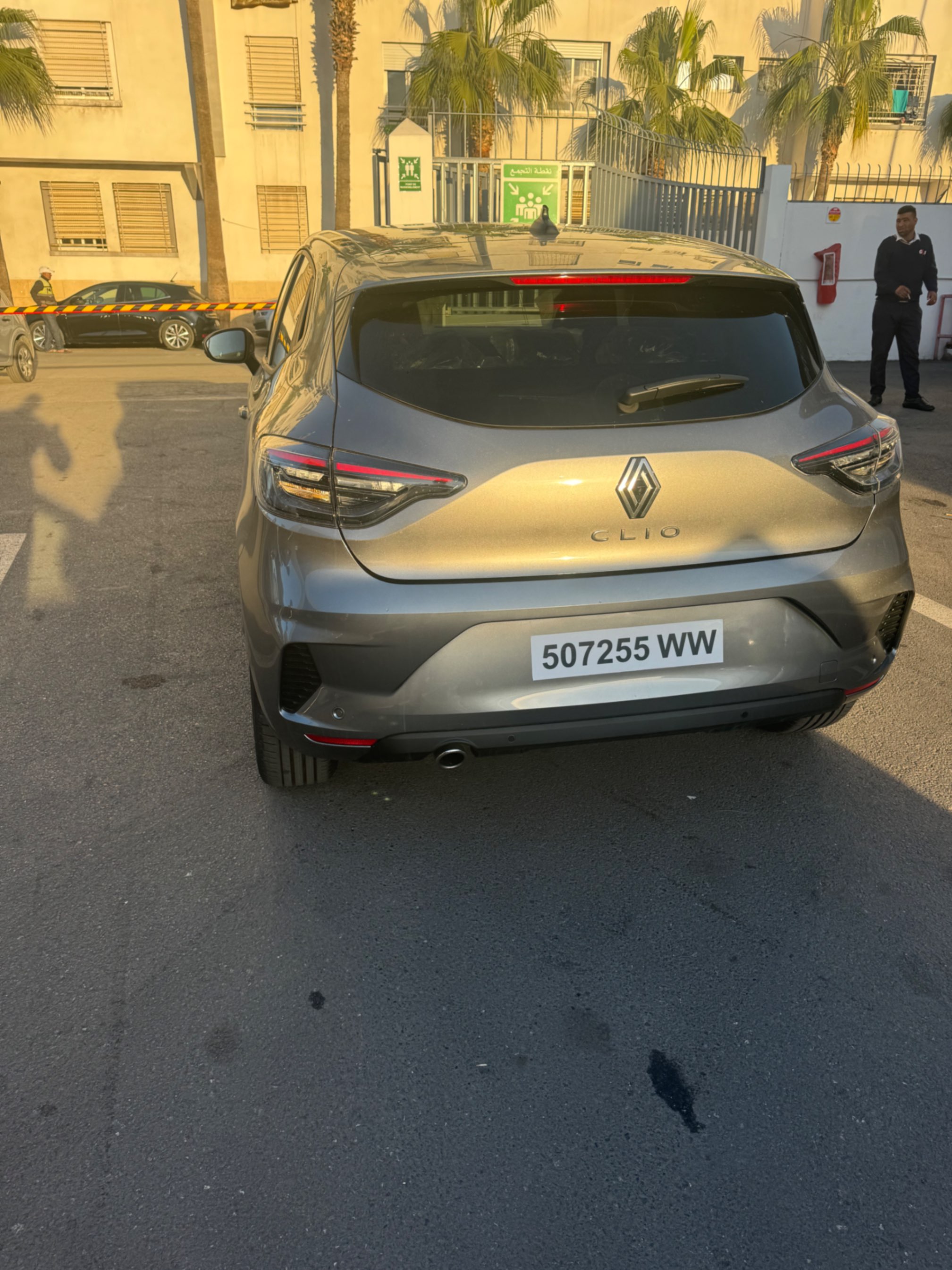 location voiture maroc Renault Gris 