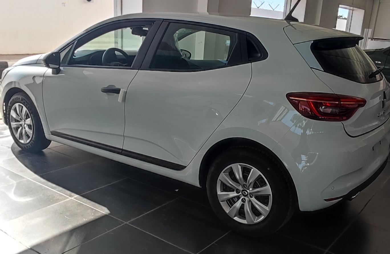 location voiture maroc Renault blanche