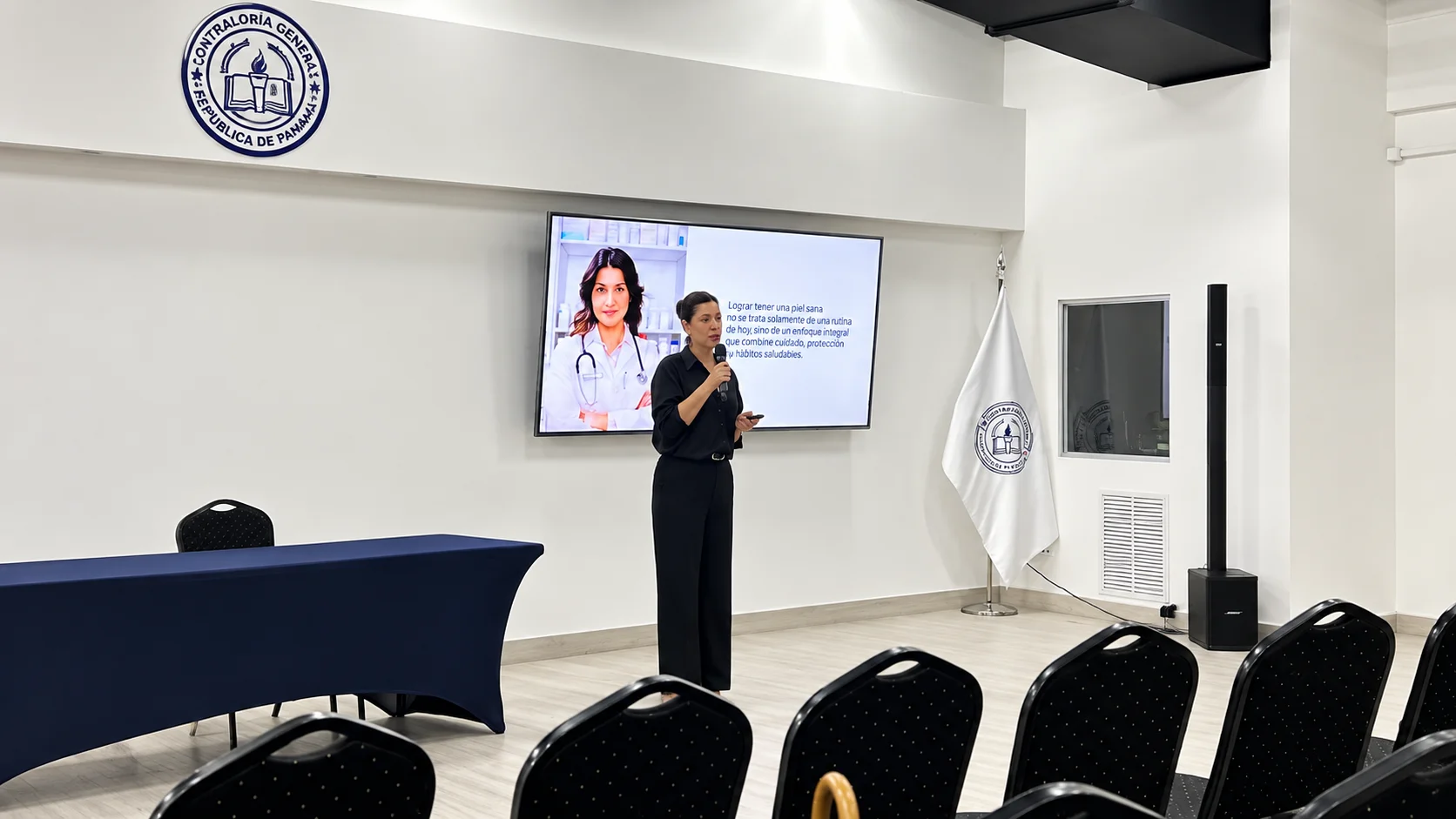 Entregas de muestras y obsequios durante la jornada en Contraloría
