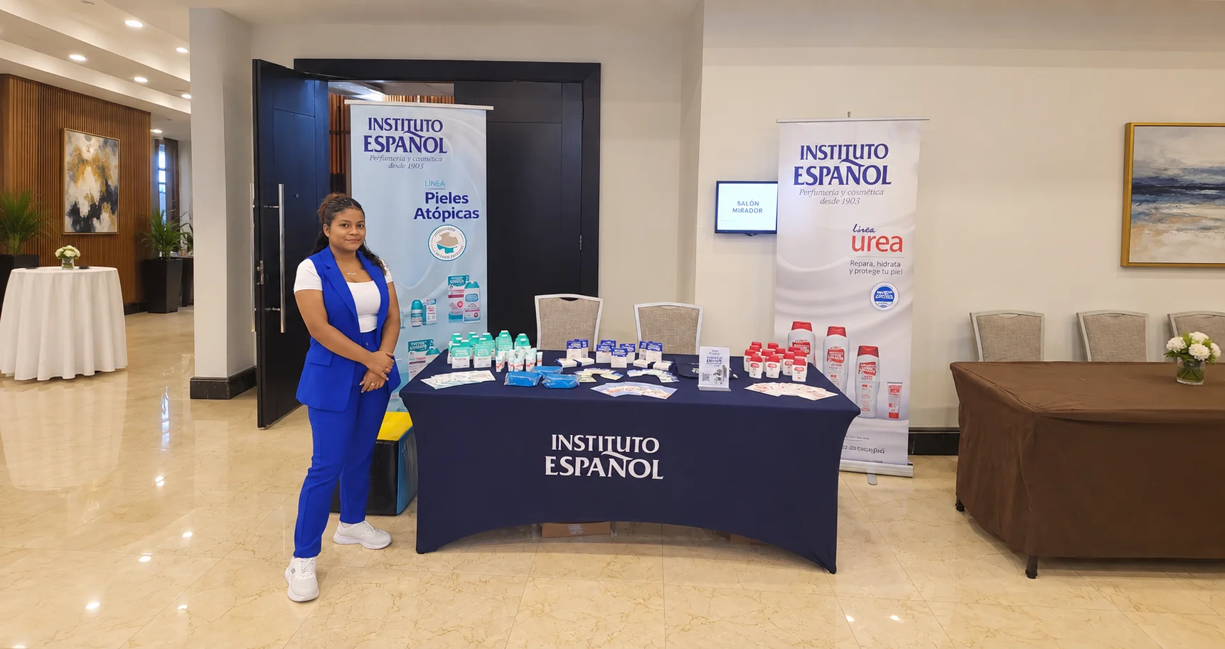 Sesión de reconocimiento del personal dermatológico en el Hospital Punta Pacífica