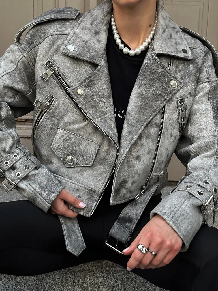 Jacket with two buckles on sleeves