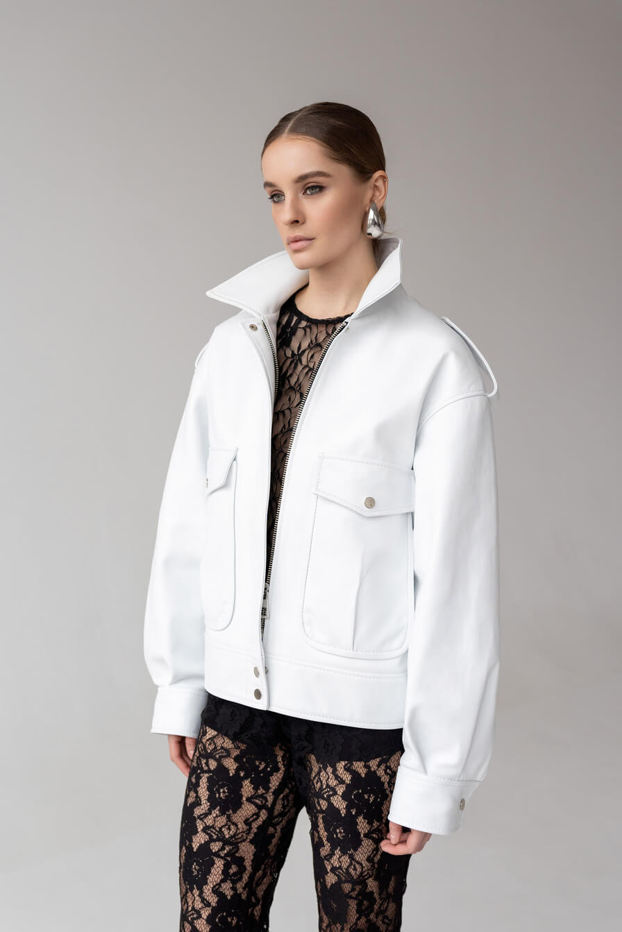 Elongated jacket with pockets