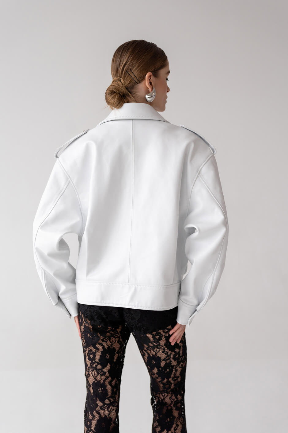 Elongated jacket with pockets