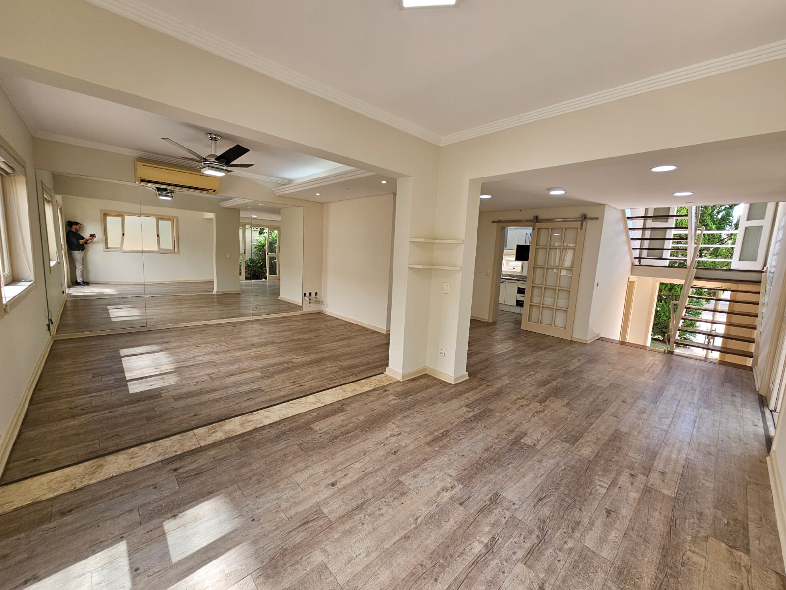 sala de jantar integrada com sala de tv