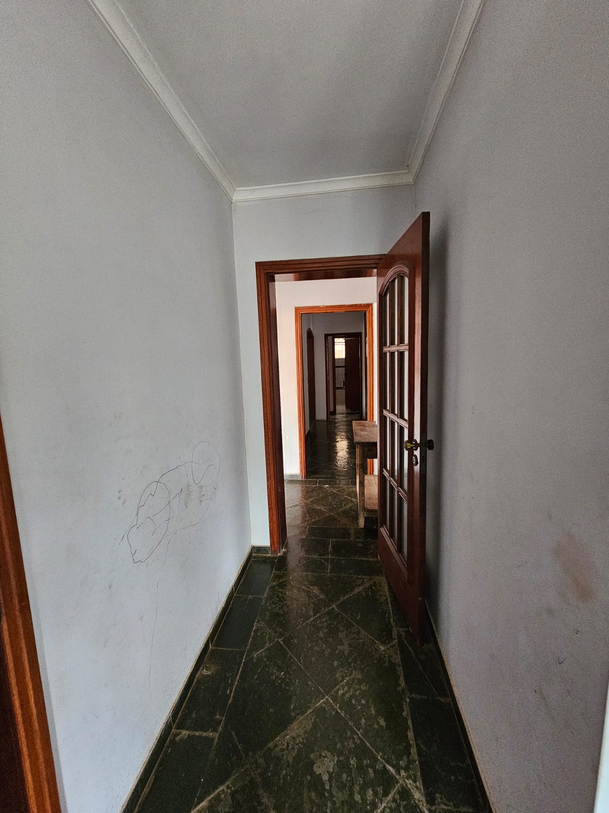 piso térreo de volta, sentido cozinha