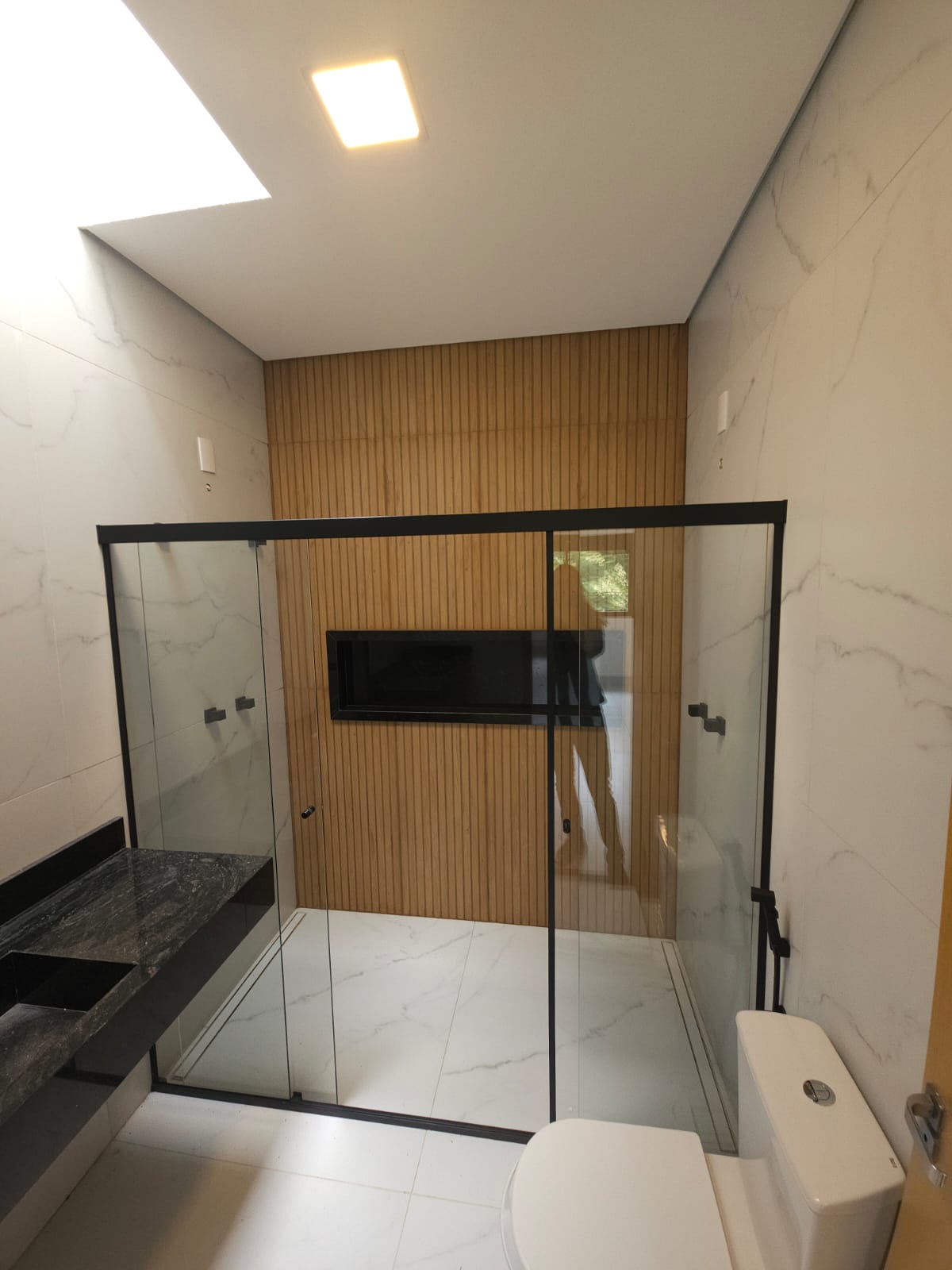 BANHEITO SUITE MASTER 2 CHUVEIROS