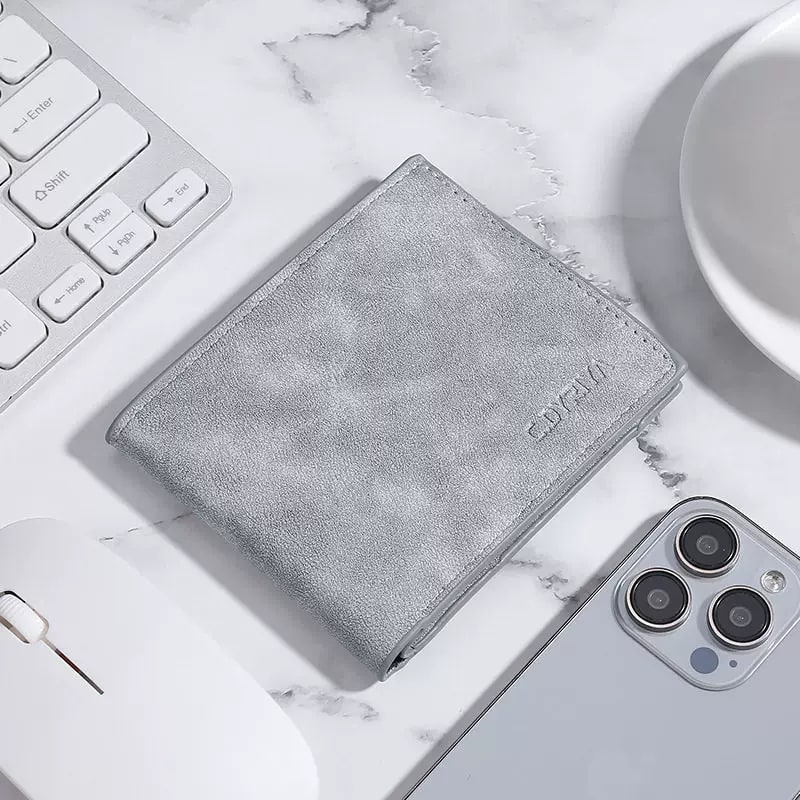 Men's Soft Leather Bifold Wallet with Card Slots photo 3