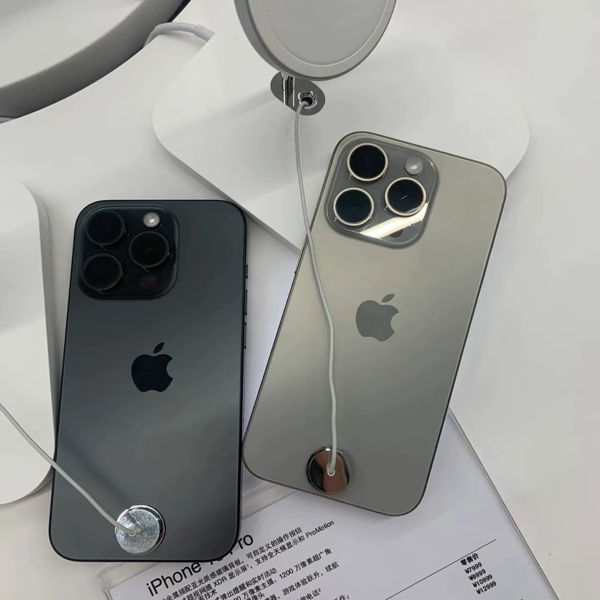 Apple iPhone 15 Pro Smartphone photo 3