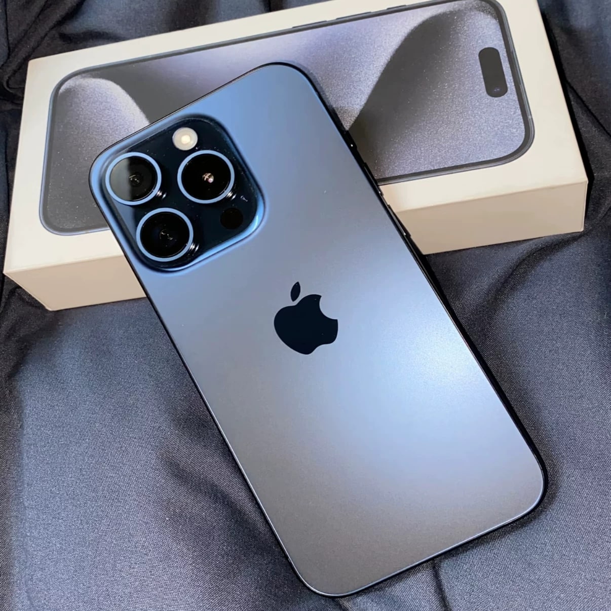 Apple iPhone 15 Pro Smartphone photo 6
