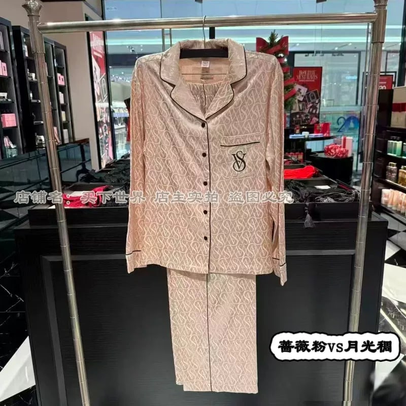 Women's Silky Two-Piece Pajama Set with Butterfly Print photo 4