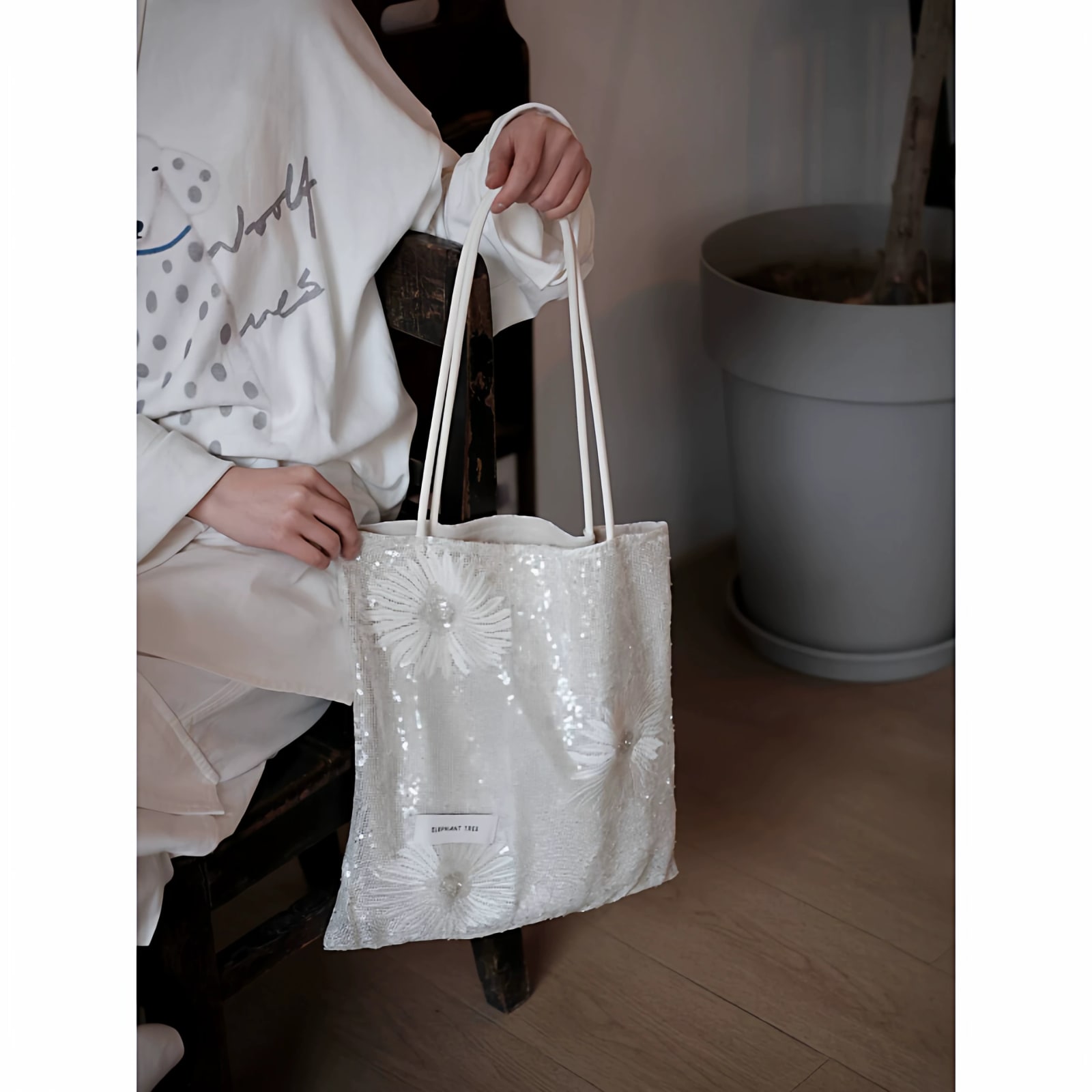 Daisy Sequin Canvas Shoulder Bag photo 5