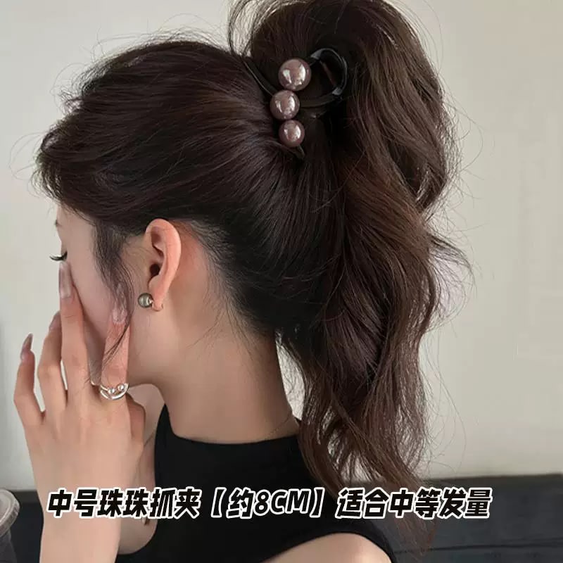Medium Hair Claw Clips with Pearl and Velvet Finishes photo 4