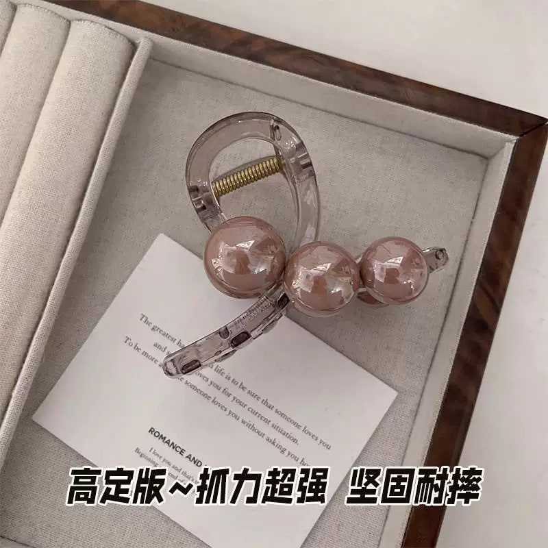 Medium Hair Claw Clips with Pearl and Velvet Finishes photo 5