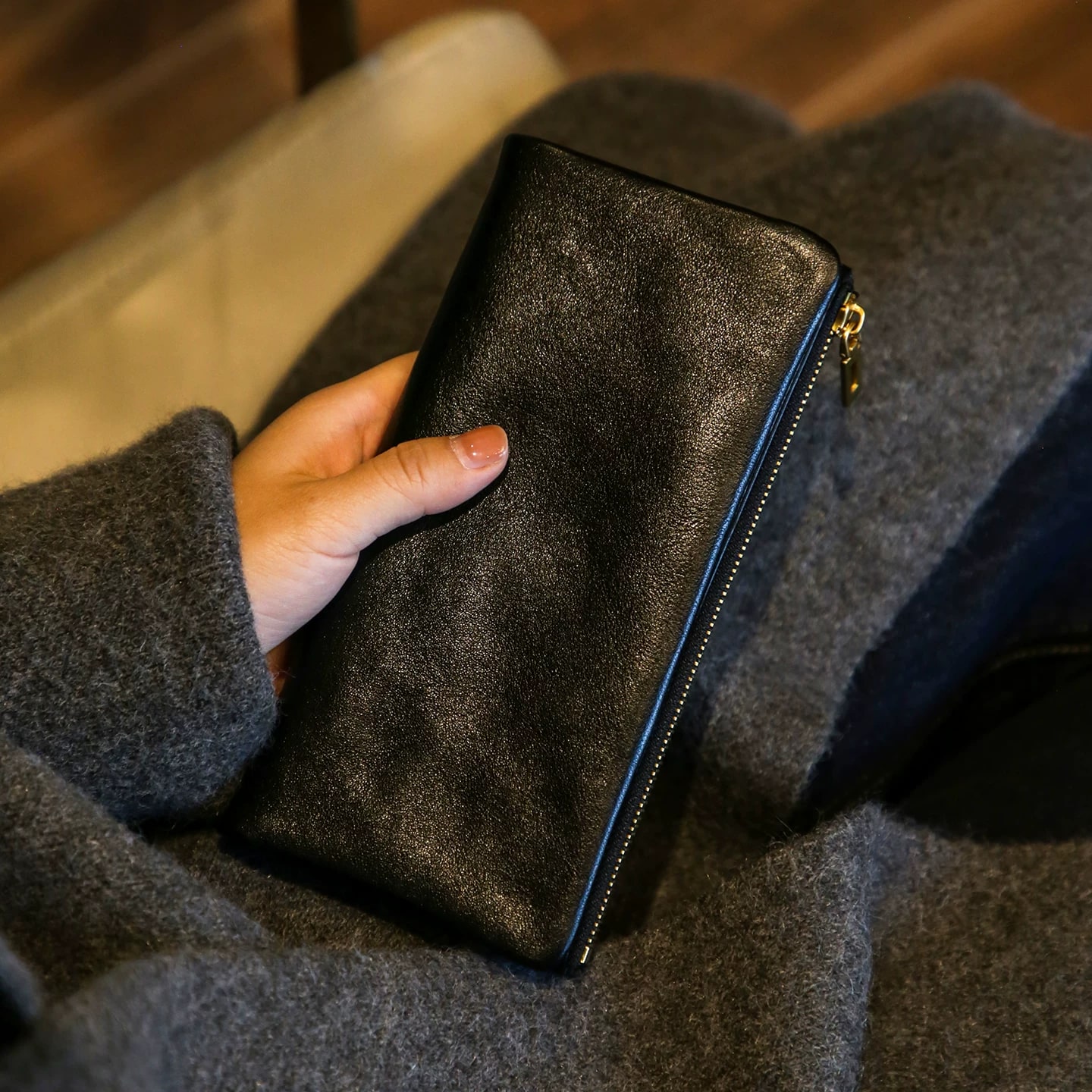 Vegetable-Tanned Full-Grain Leather Long Wallet photo 4