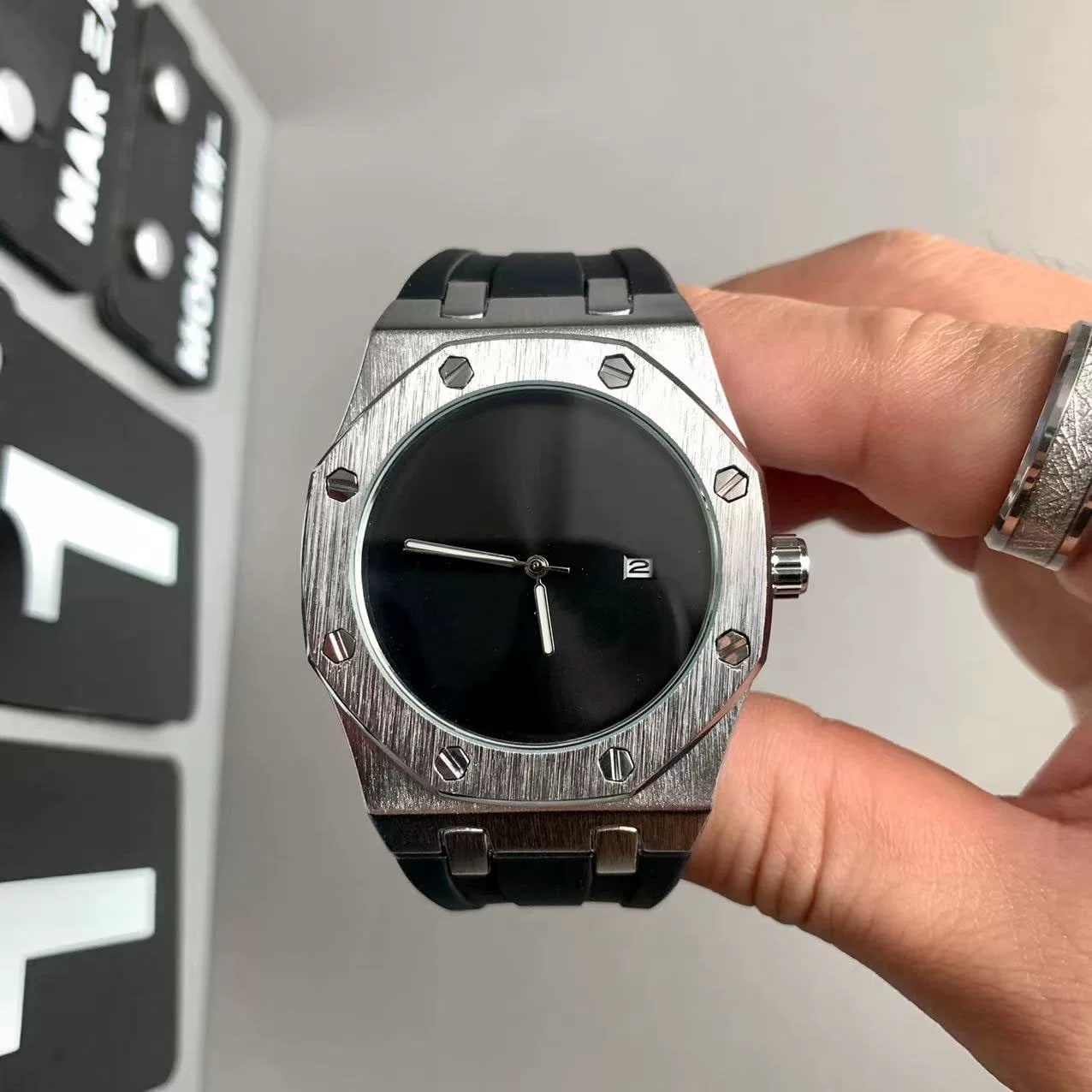 Minimalist Men's Quartz Watch photo 5