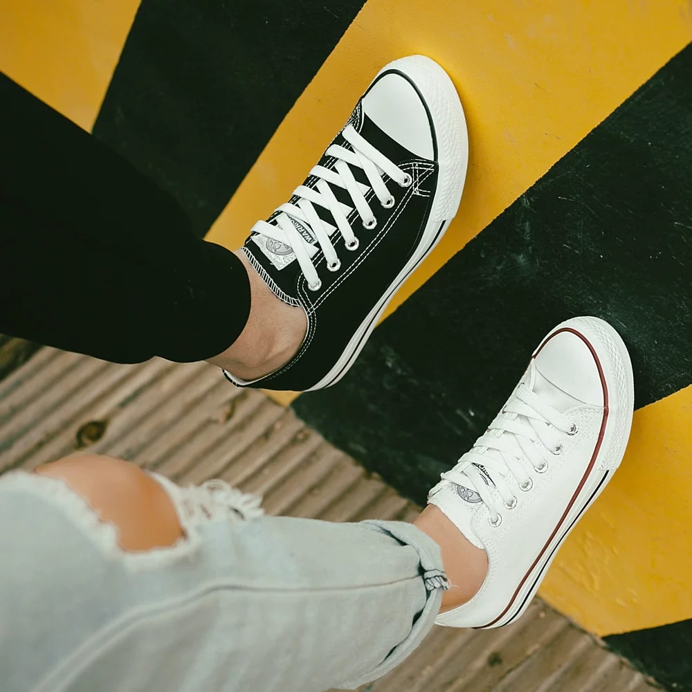 Warrior Canvas Low-Top Casual Sneakers
