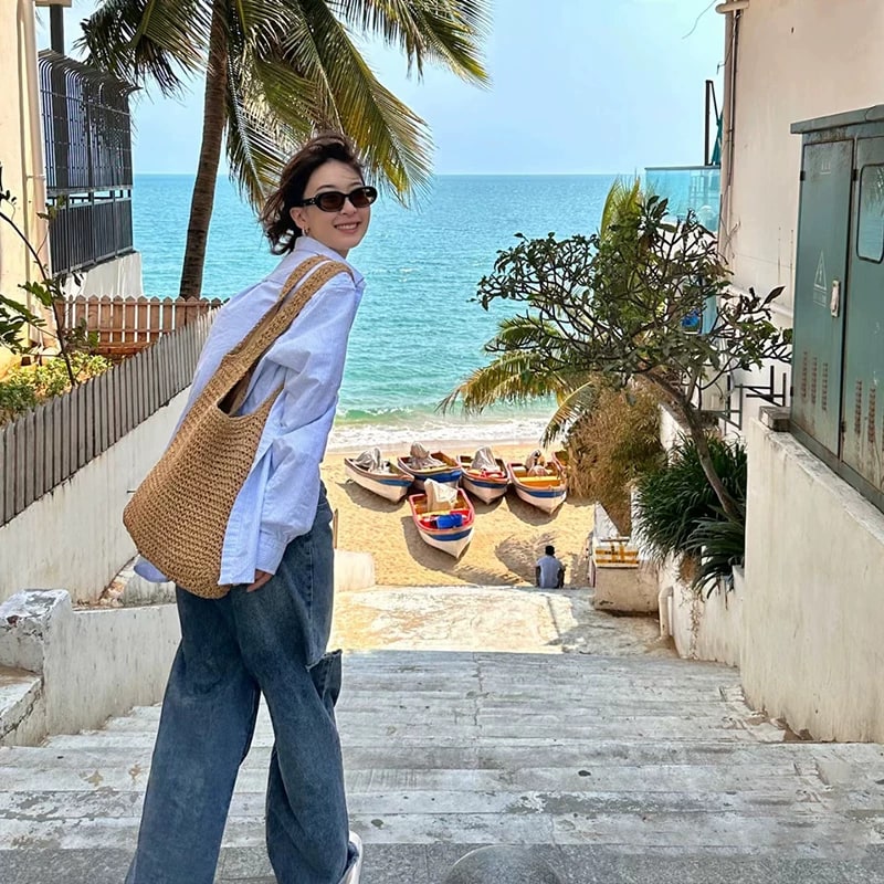Woven Straw Beach and Holiday Shoulder Bag photo 5