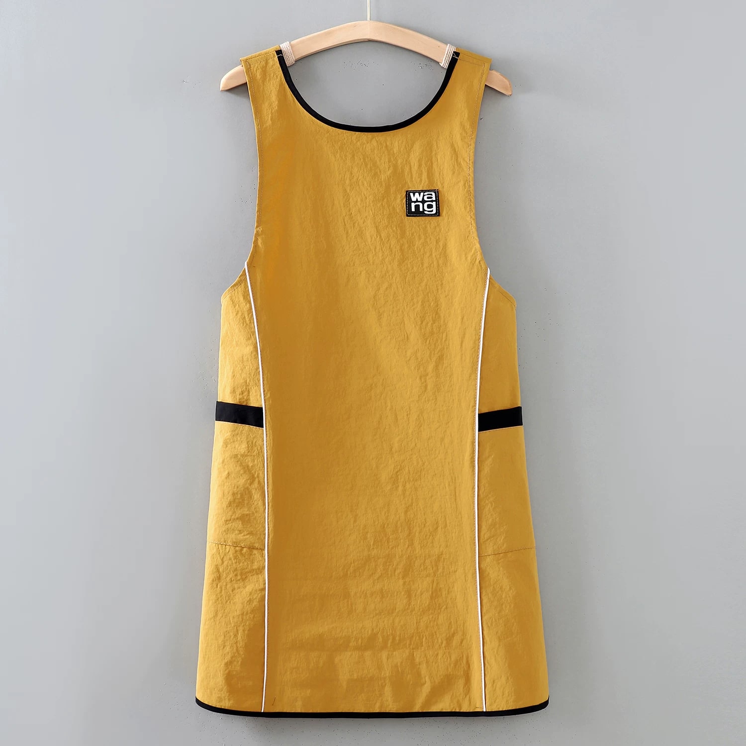 Water-Resistant Work Apron photo 2