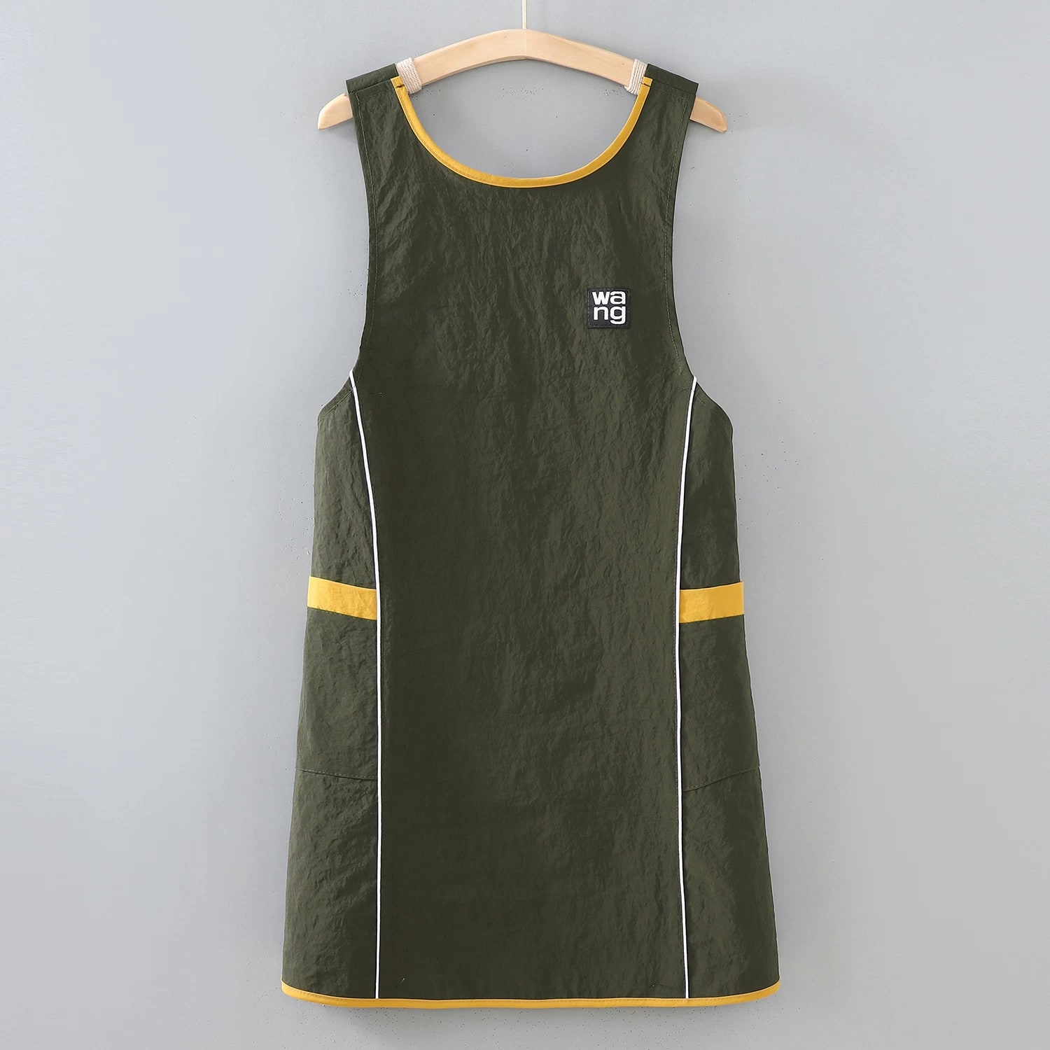Water-Resistant Work Apron photo 4