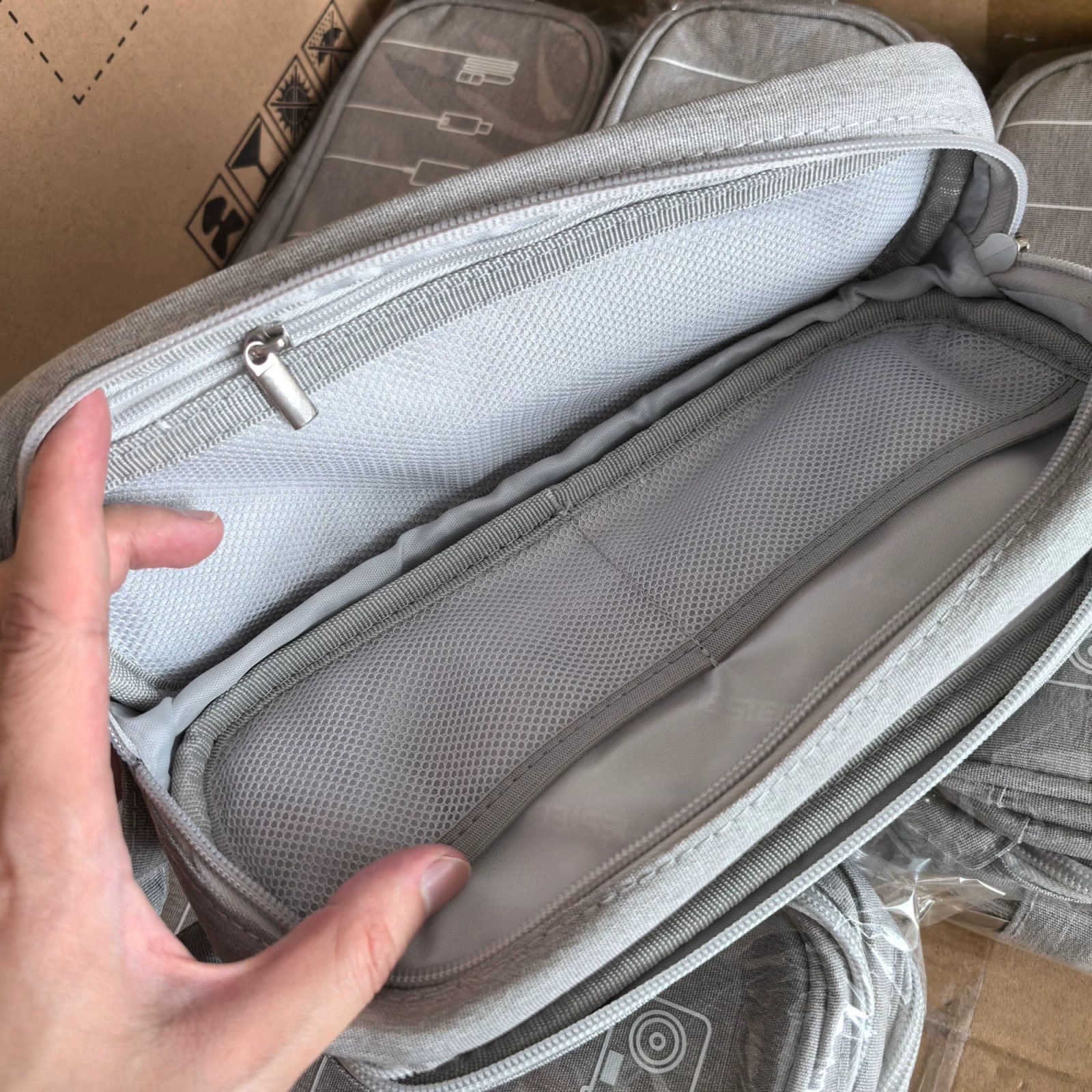Grey Double-Layer Electronics Accessories Organiser photo 2