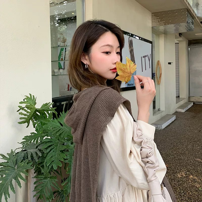 Women's Knitted Hooded Shoulder Wrap photo 3