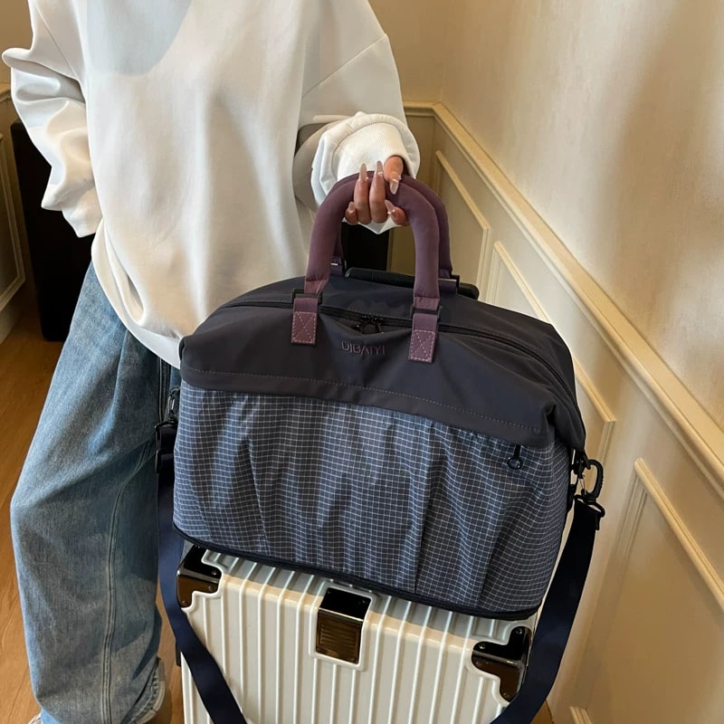 Large Capacity Travel Duffel Bag with Zip Pocket photo 4