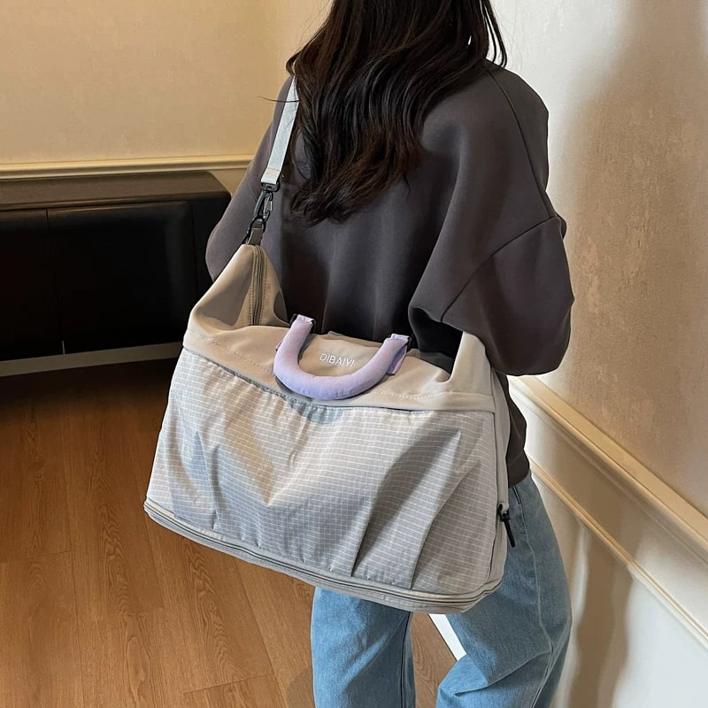 Large Capacity Travel Duffel Bag with Zip Pocket photo 6