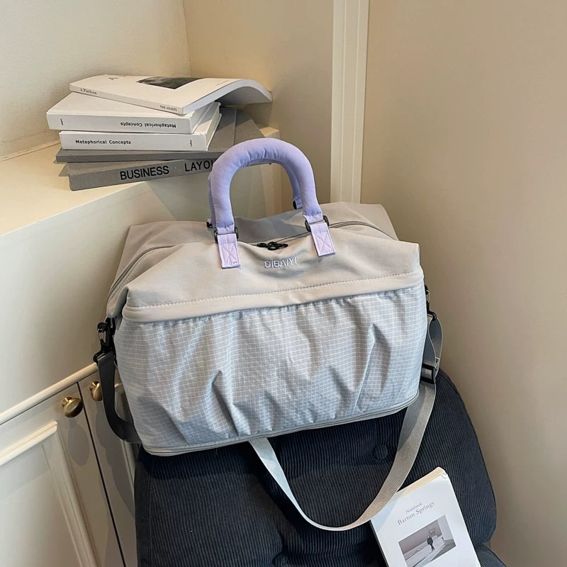 Large Capacity Travel Duffel Bag with Zip Pocket photo 5