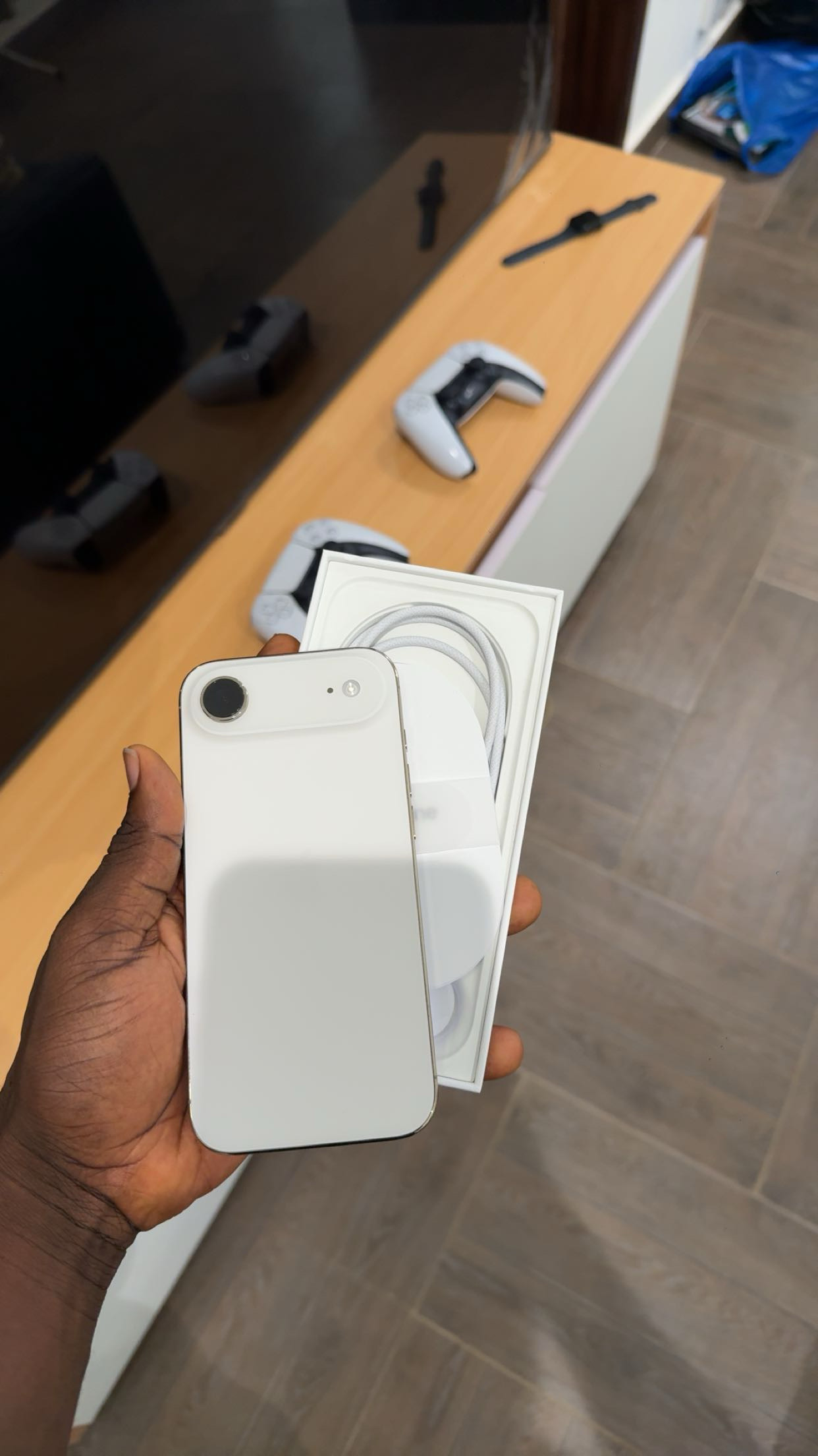 IPHONE 17 AIR, 256gig photo 2