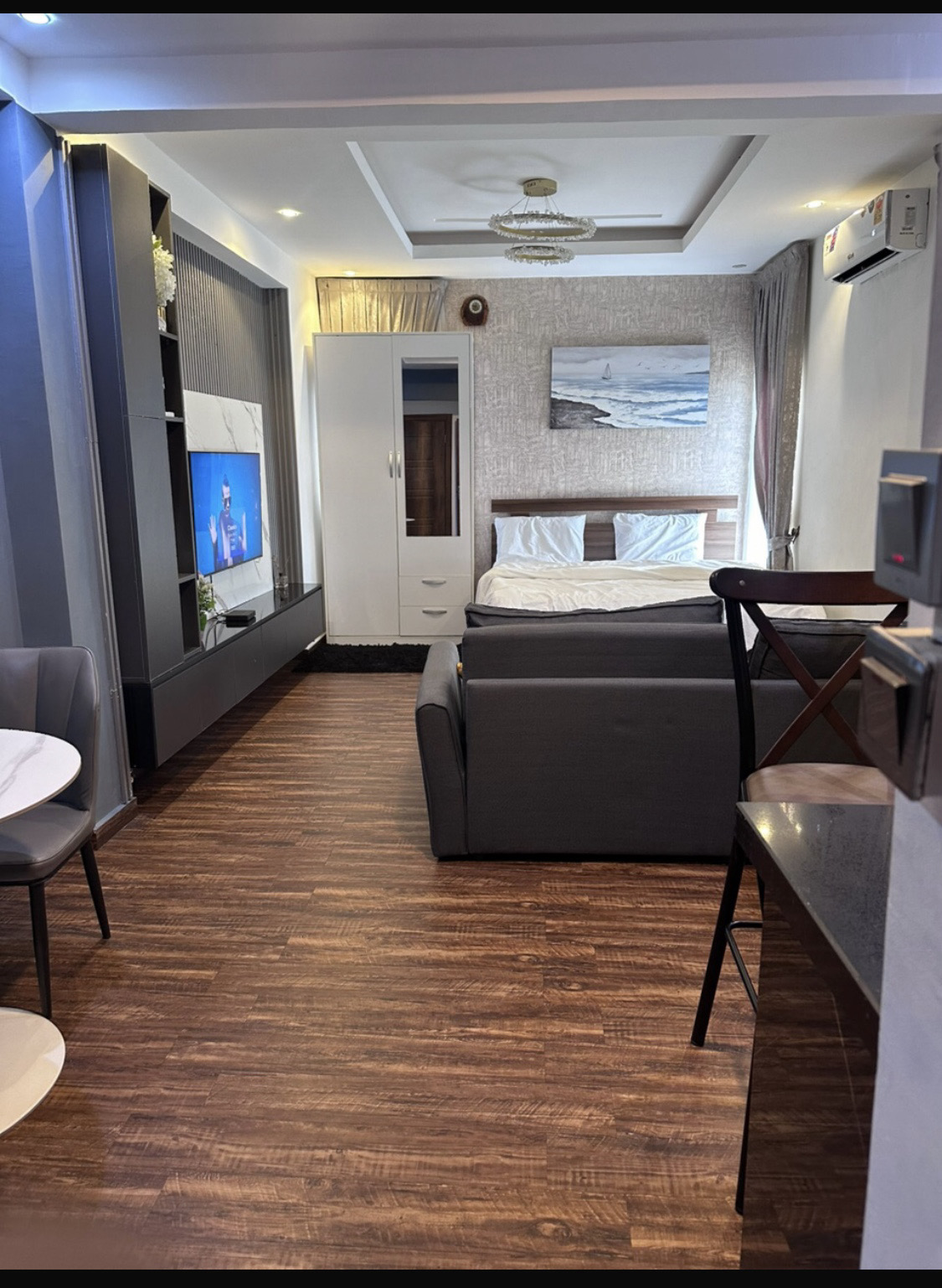 Short-Let Airbnb at Ashaley Botwe School Junction photo 4