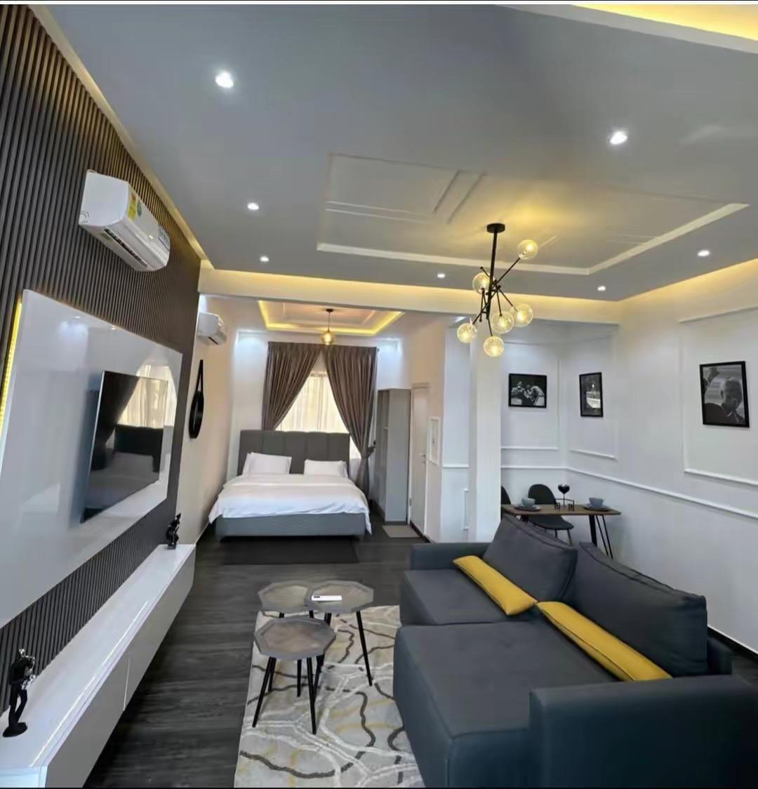 Two-Bedroom Airbnb at Ashaley Botwe School Junction photo 3