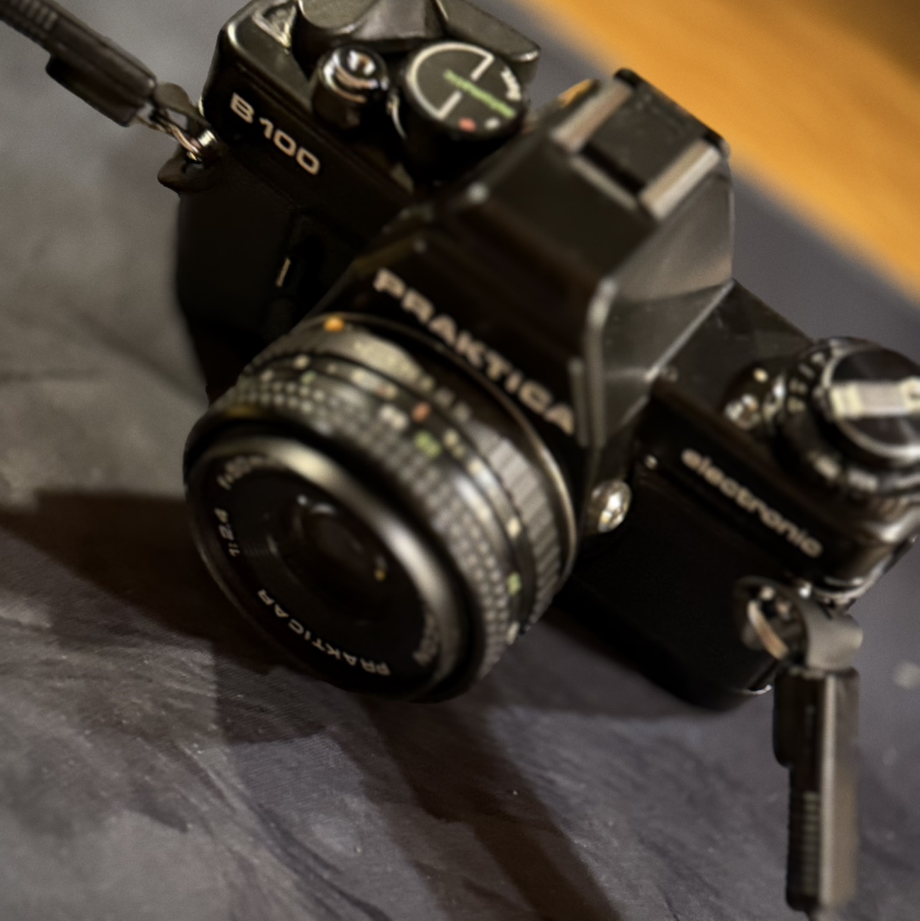 Praktica B100 electronic